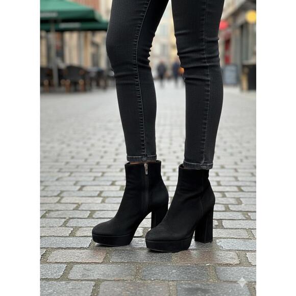 Gianvito Rossi Foley Boots Black Suede Ankle Block Heel 39